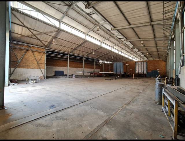 1,000M² WAREHOUSE TO LET IN WADEVILLE